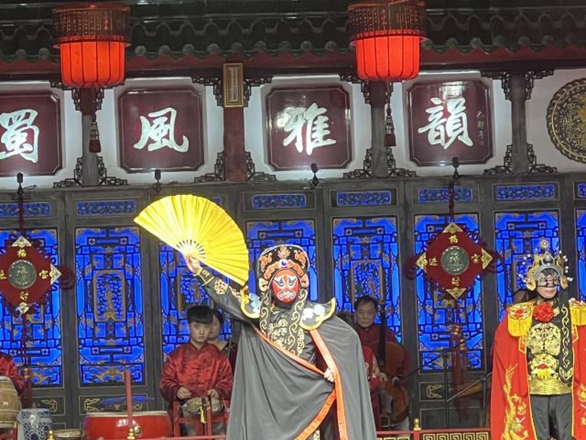 3-Day Classic Chengdu Local Flavor Tour: Kuanzhai Alley and Panda Base